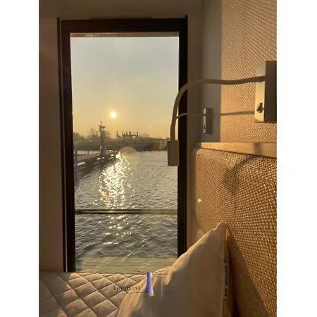 Botel Hausboot Fjord Haven Mit Biosauna In Barth